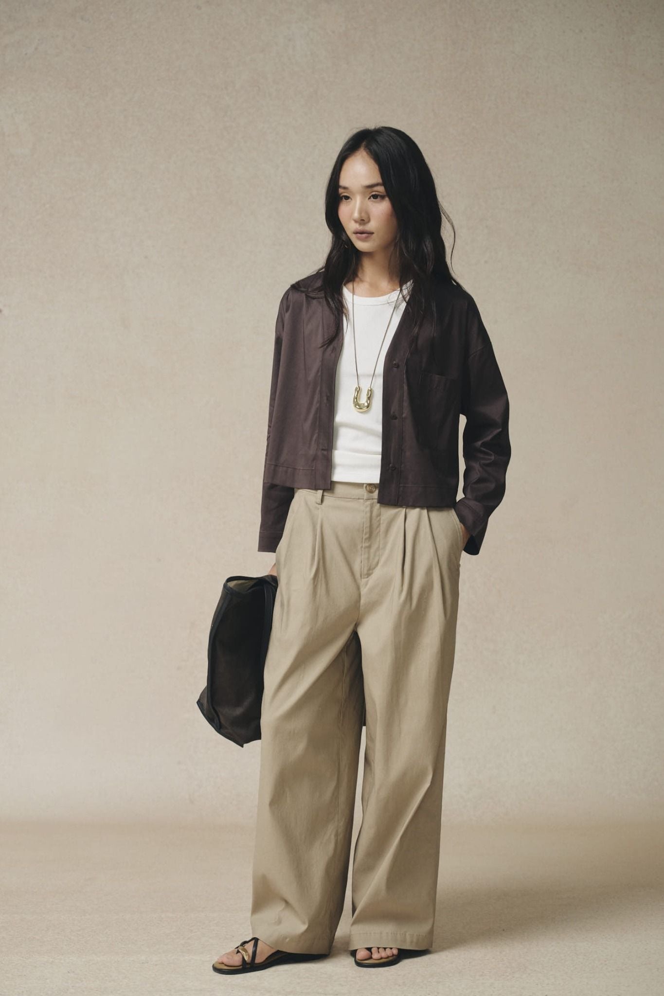  Quần khaki Nữ dáng Wide leg lửng xếp ly thân trước 