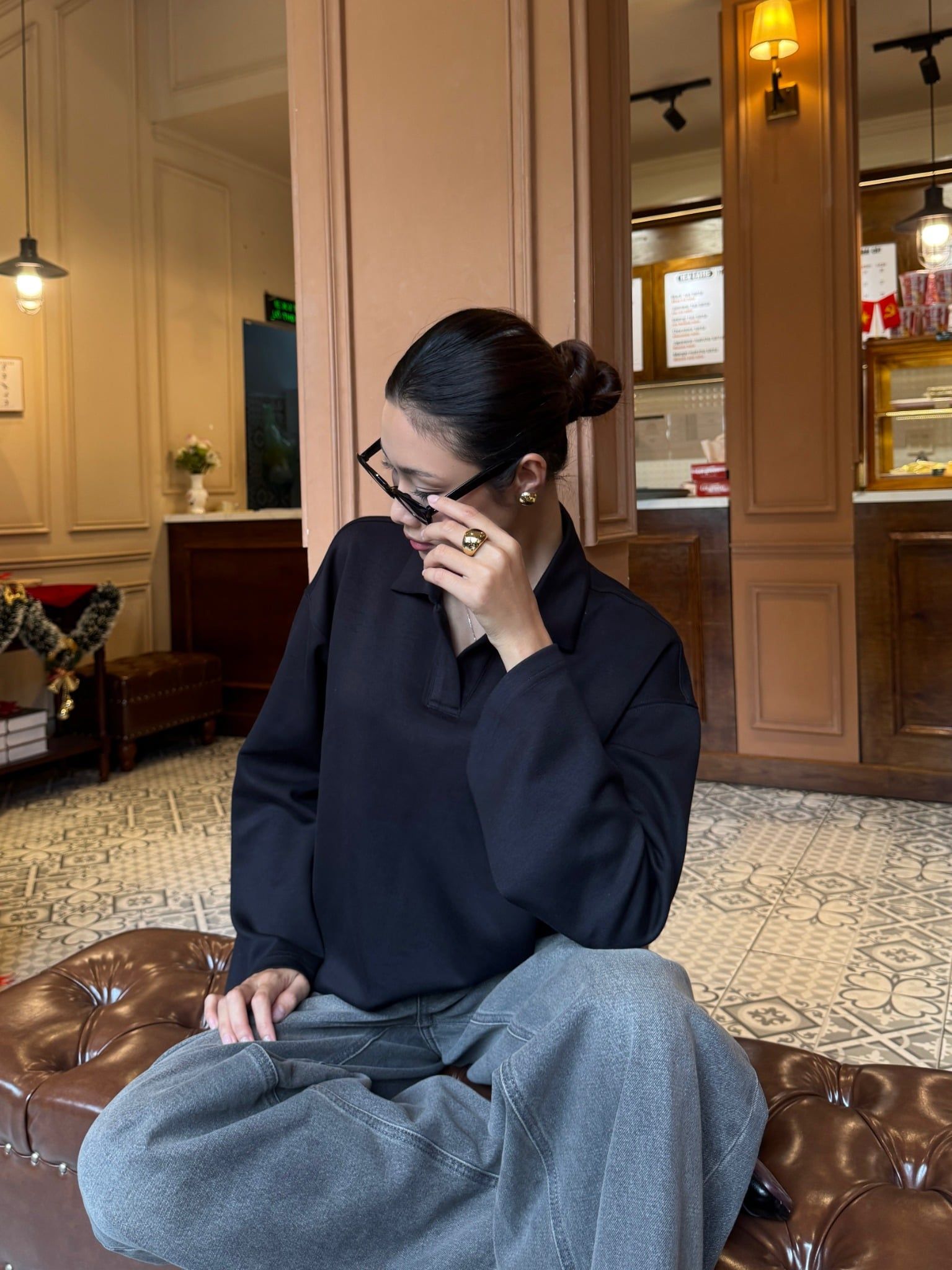  Áo Nỉ Nữ Cổ V Tay Loe Vải Scuba Mỏng 