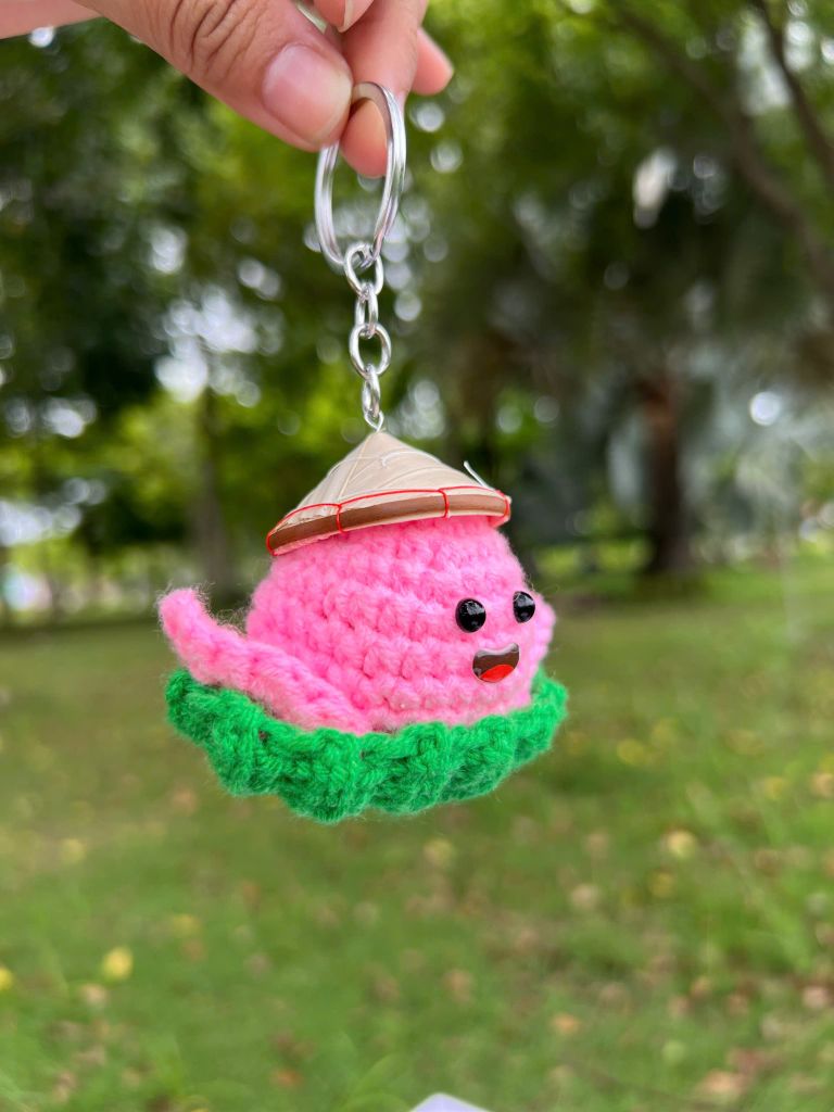 Móc Khóa Bé Sen Đội Nón Lá Size 6cm