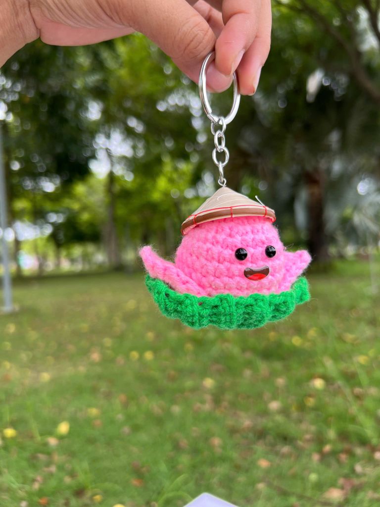 Móc Khóa Bé Sen Đội Nón Lá Size 6cm