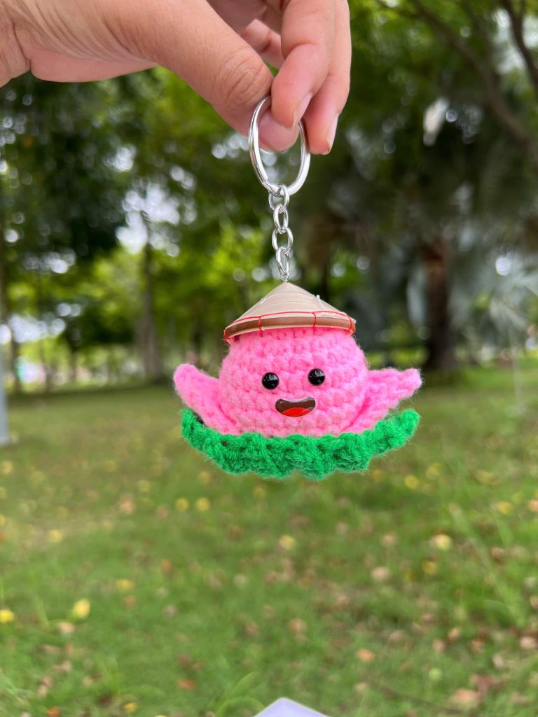 Móc Khóa Bé Sen Đội Nón Lá Size 6cm