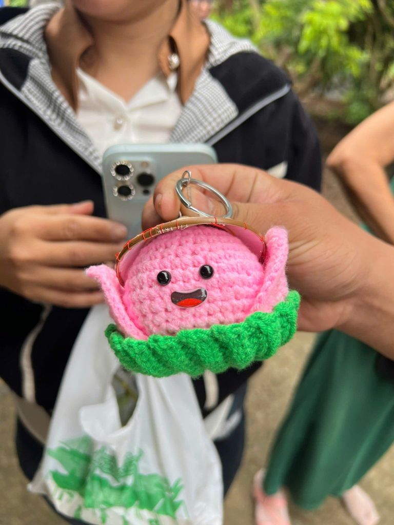 Móc Khóa Bé Sen Đội Nón Lá Size 8cm