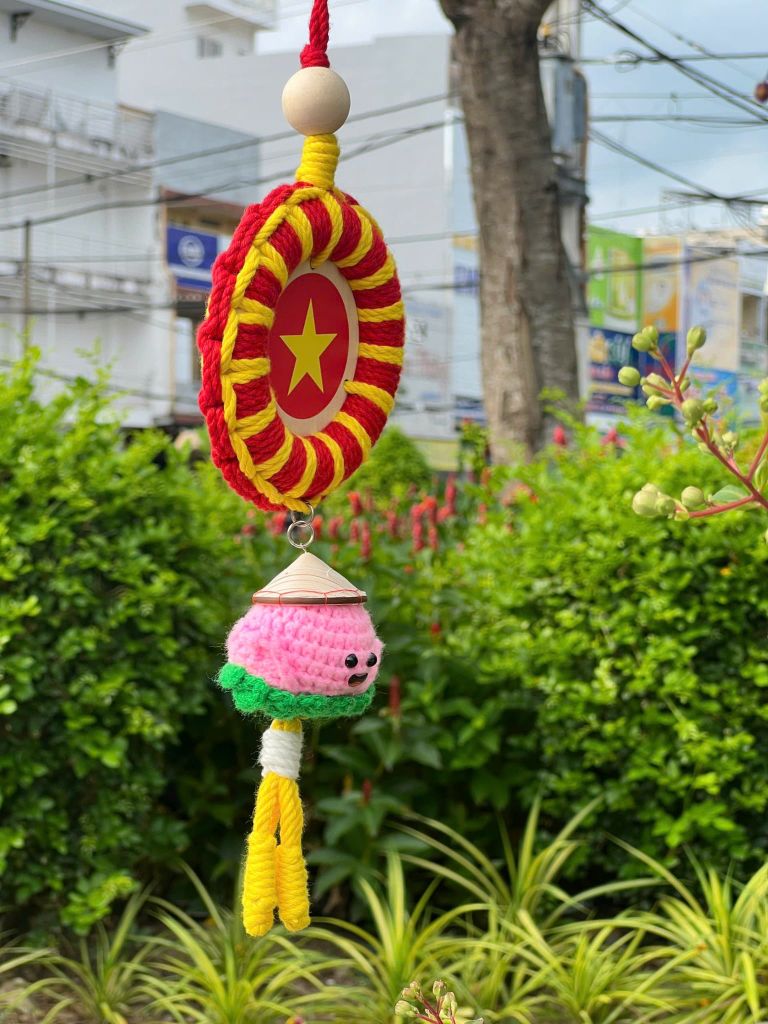 Macrame Vòng Tròn Cờ 10cm Có Tua Rua + Bé Sen