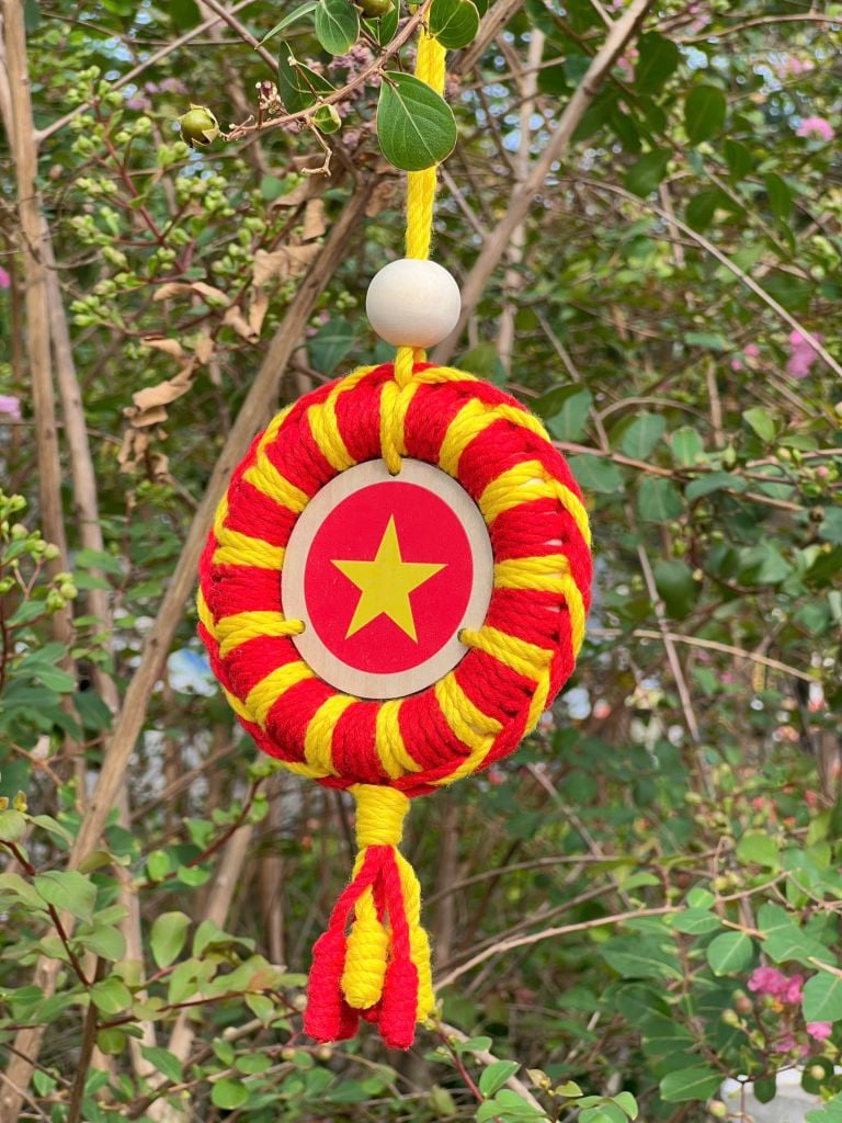 Macrame Vòng Tròn Cờ 10cm Có Tua Rua