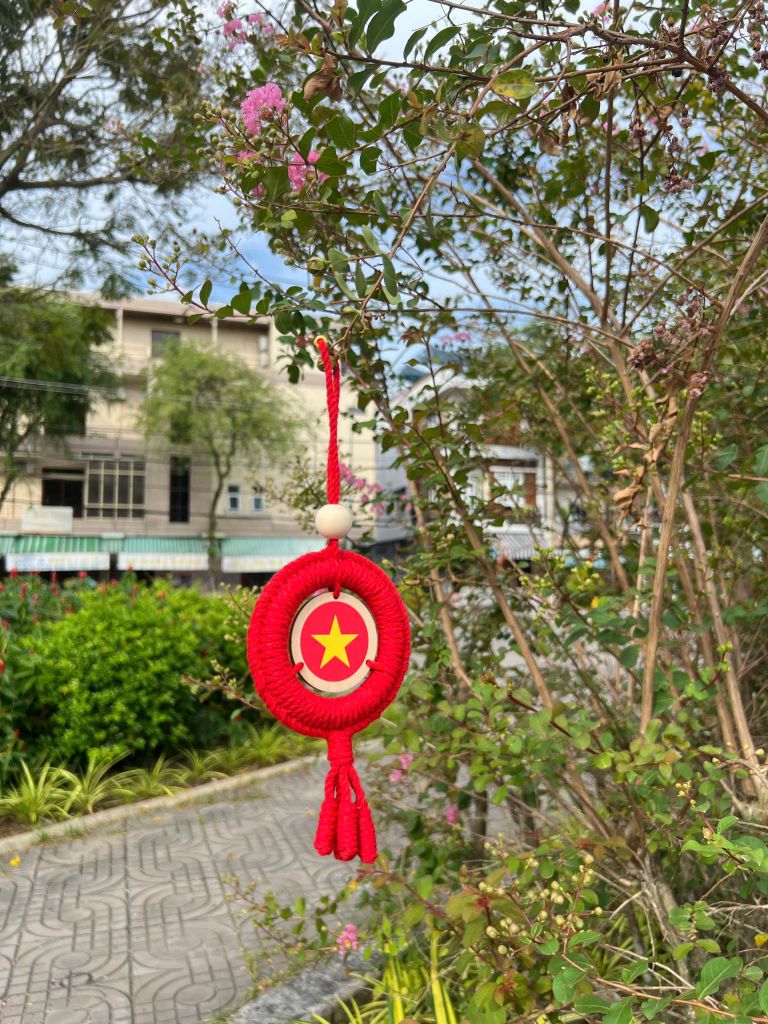 Macrame Vòng Tròn Cờ 10cm Có Tua Rua