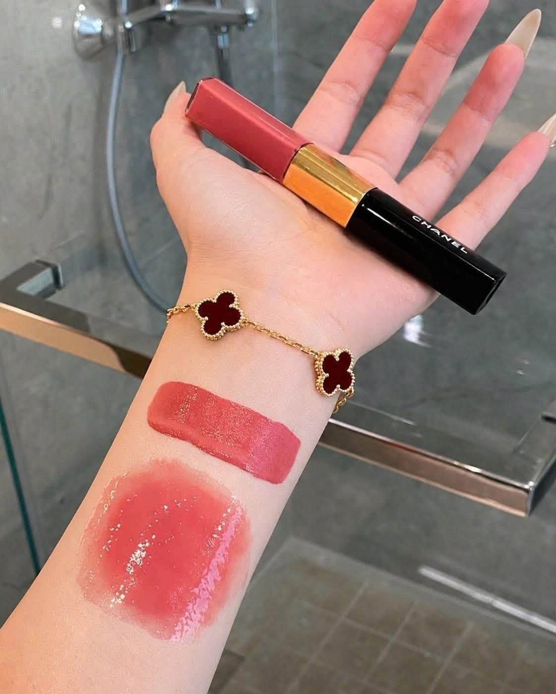  Son Kem Chanel Le Rouge Duo Ultra Tenue 144 Move – Màu Hồng Gỗ Ấm 