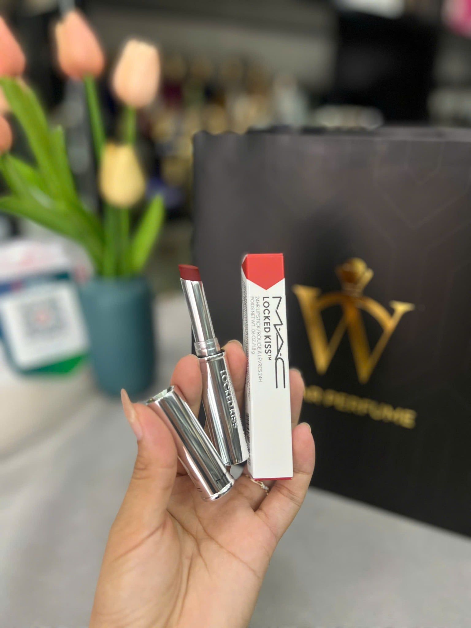  Son MAC Locked Kiss 24HR Lipstick 95 Vicious – Màu Đỏ Cam Gạch 