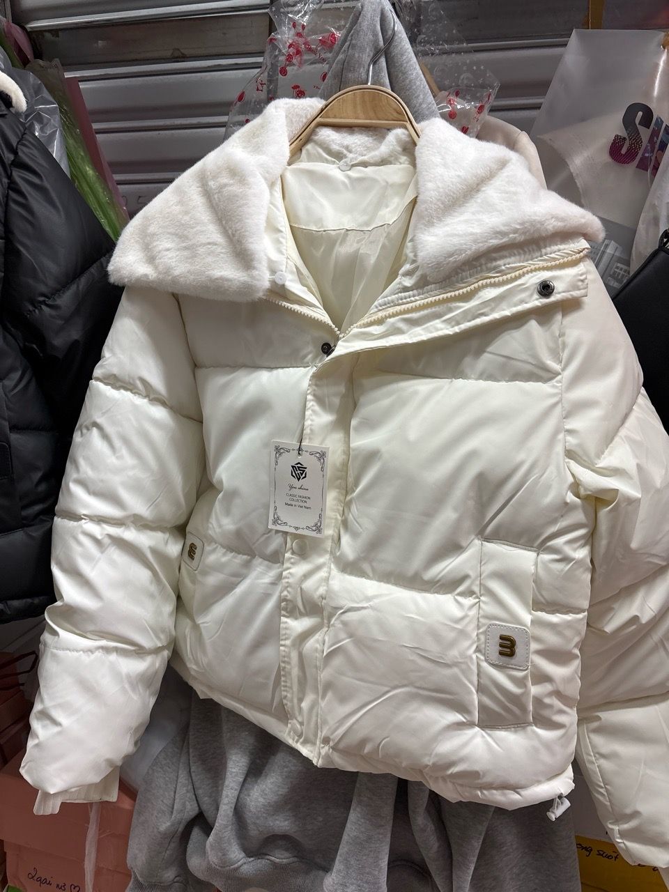  ÁO PHAO CỔ LÔNG CHỮ M 