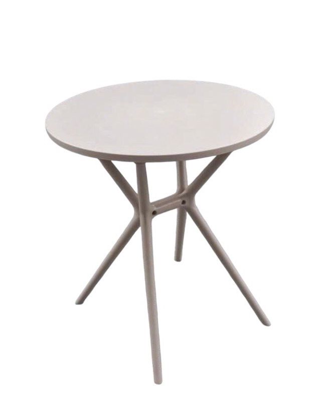 Bàn nhựa nguyên sinh