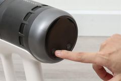 Máy hút bụi cầm tay Roborock H60 Hub Pro