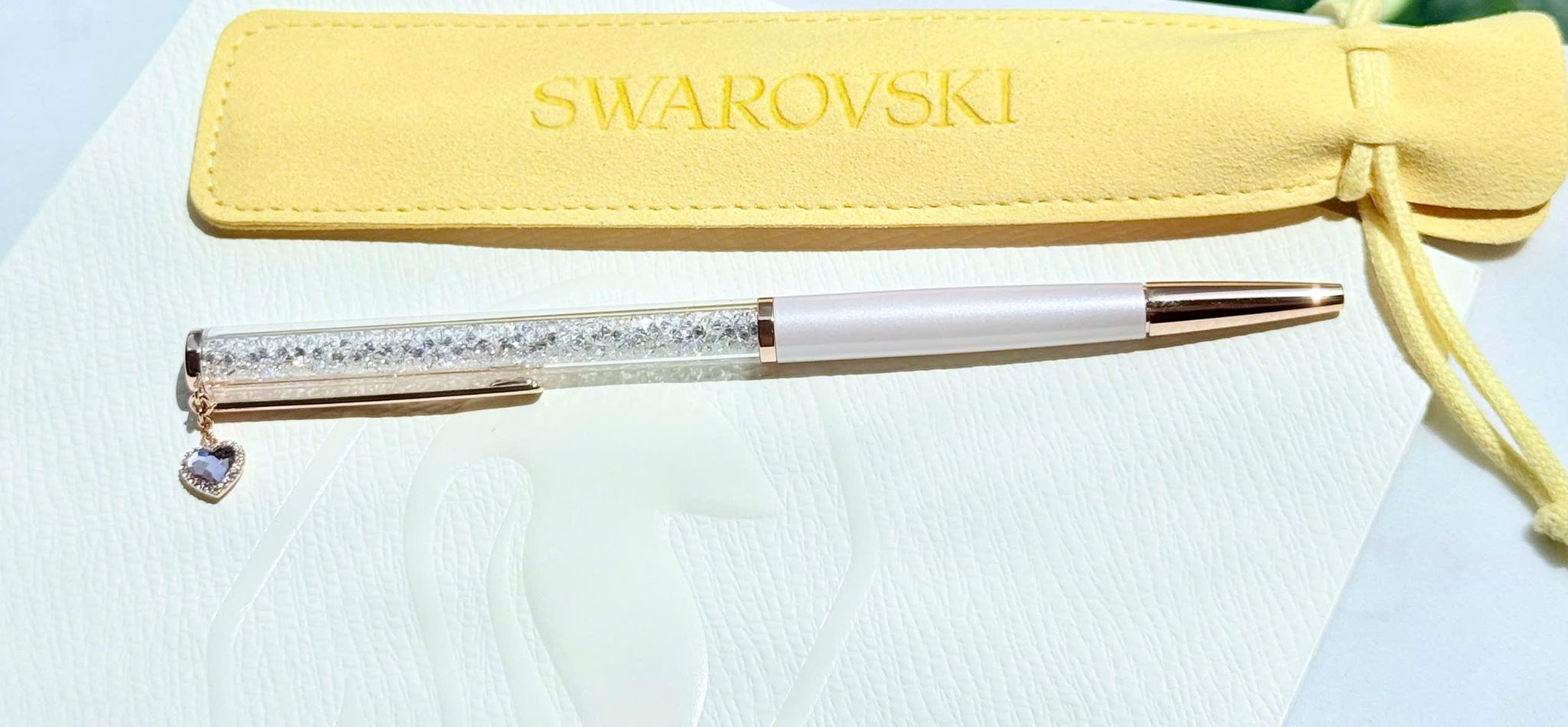  Bút ký Crystalline charm tim hồng - Crystalline ballpoint pen Heart, Pink, Pink lacquered, Rose gold-tone plated 