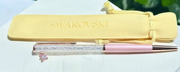  Bút ký Crystalline charm gấu Teddy hồng - Crystalline ballpoint pen Teddy, Pink, Pink lacquered, Rose gold-tone plated 