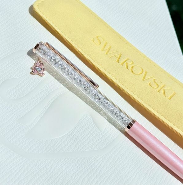  Bút ký Crystalline charm gấu Teddy hồng - Crystalline ballpoint pen Teddy, Pink, Pink lacquered, Rose gold-tone plated 