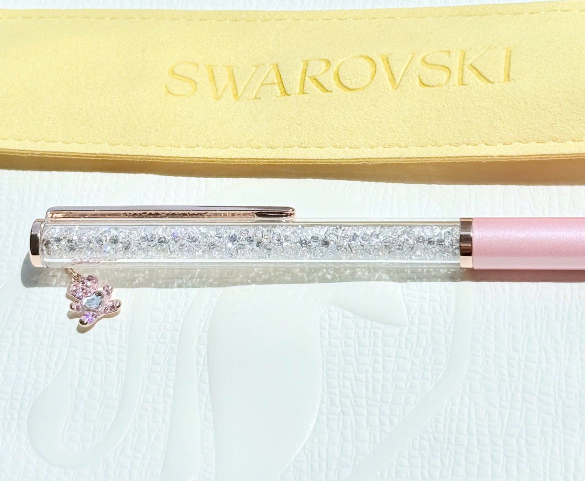  Bút ký Crystalline charm gấu Teddy hồng - Crystalline ballpoint pen Teddy, Pink, Pink lacquered, Rose gold-tone plated 