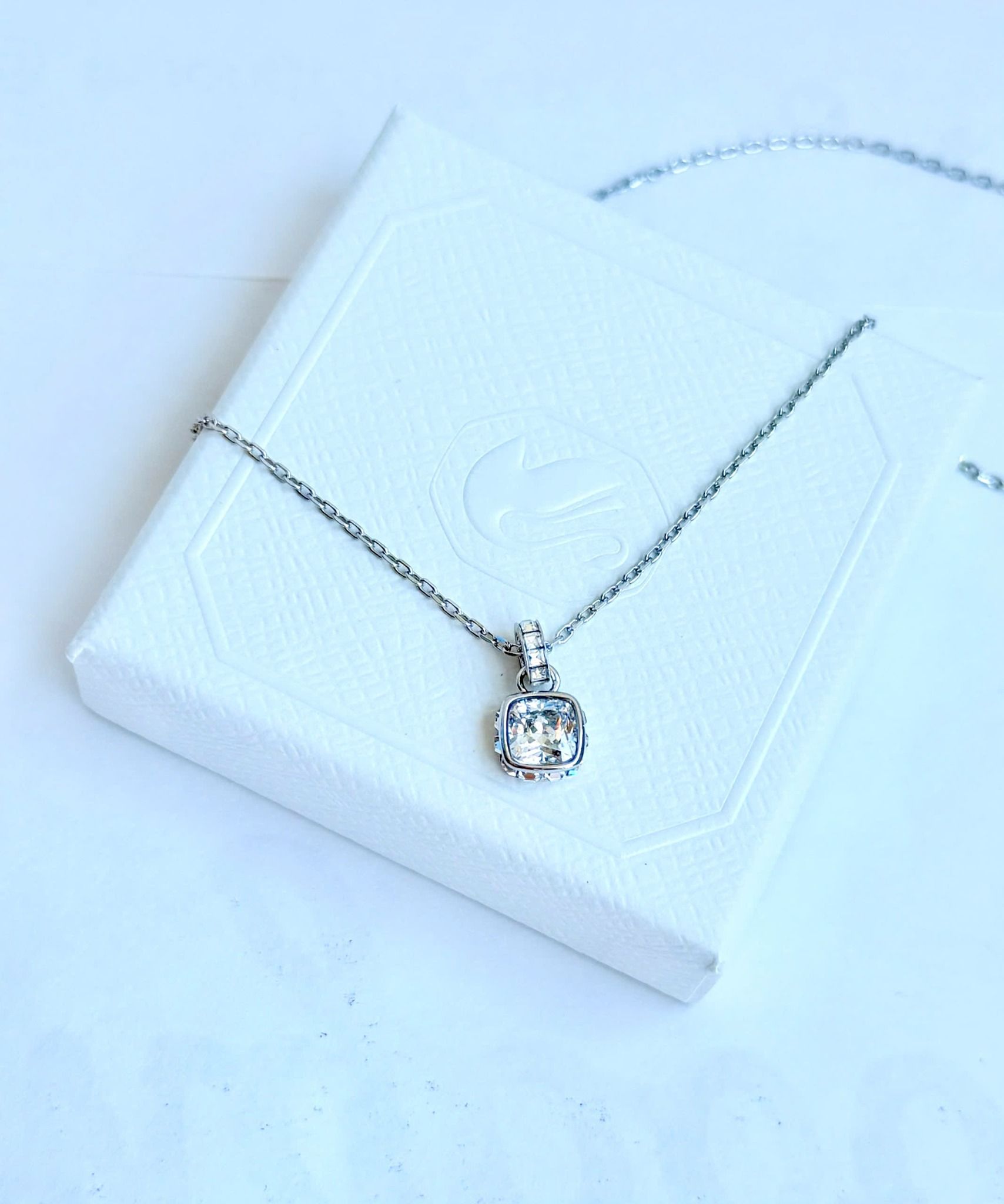  Birthstone pendant Square cut, Rhodium plated 