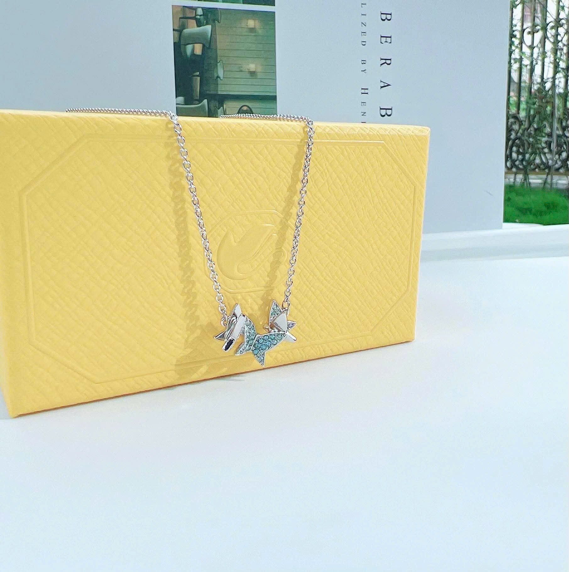  Idyllia Lilia necklace Butterfly, Blue, Rhodium plated 