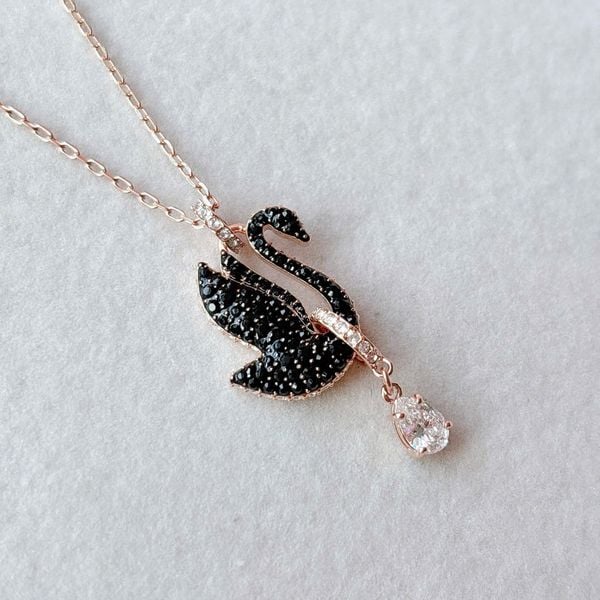  Dây chuyền thiên nga đen mạ vàng hồng size lớn Swarovski - Swarovski Swan pendant Black, Rose gold-tone plated 5678045 
