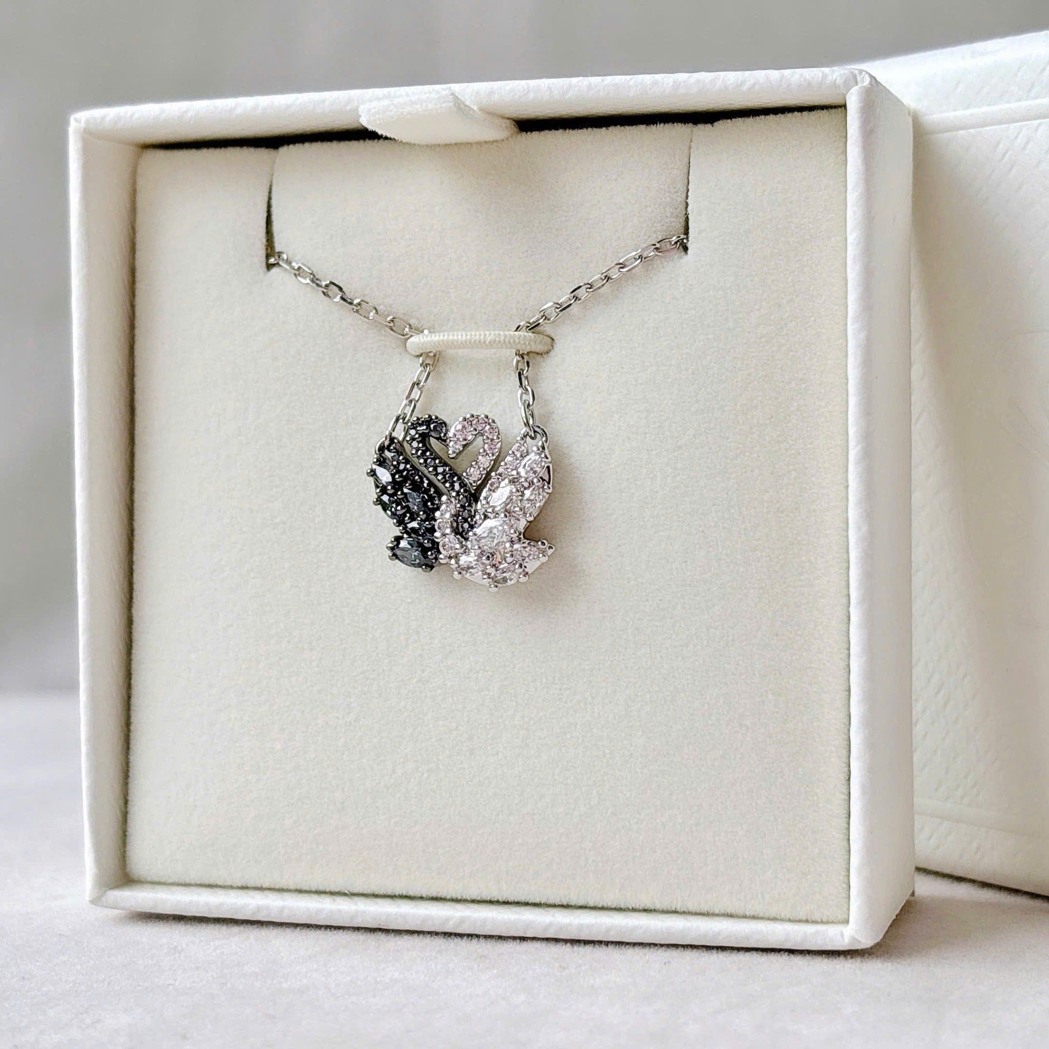  Dây chuyền thiên nga uyên ương Swarovski - Swarovski Swan pendant, Black, Mixed metal finish 5705721 