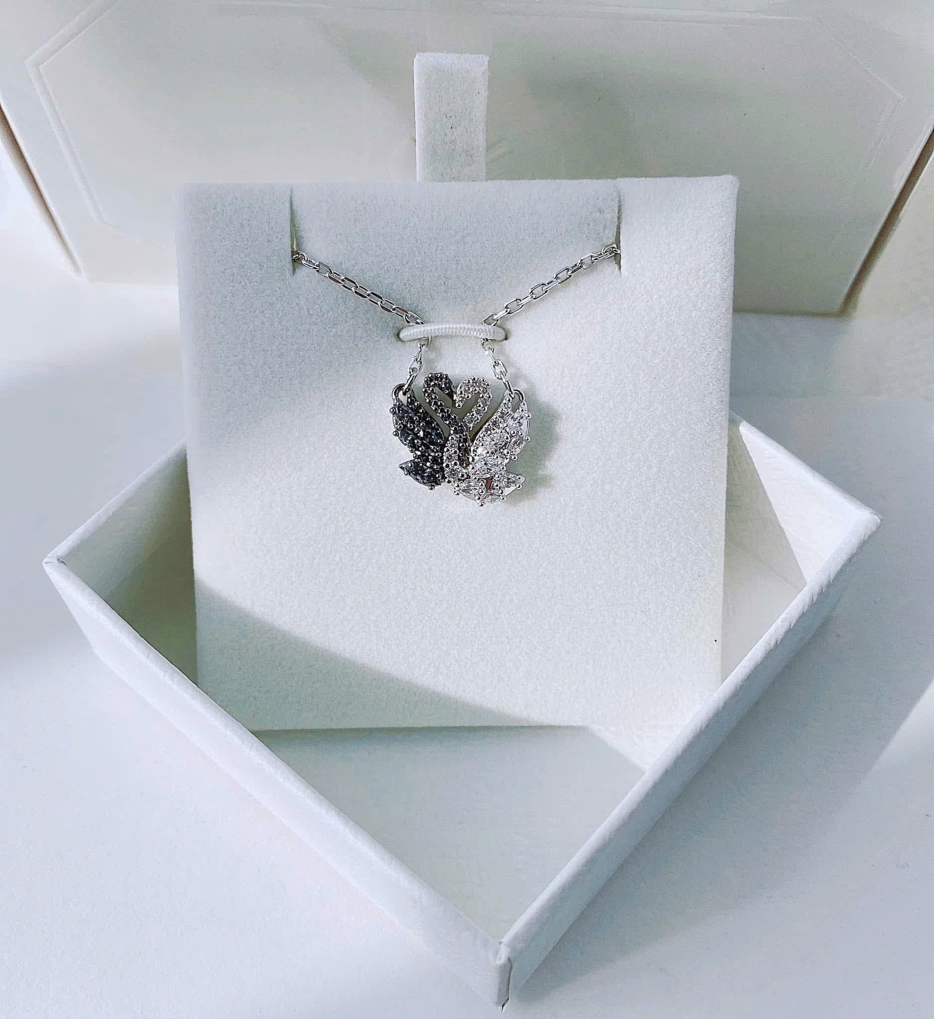  Dây chuyền thiên nga uyên ương Swarovski - Swarovski Swan pendant, Black, Mixed metal finish 5705721 