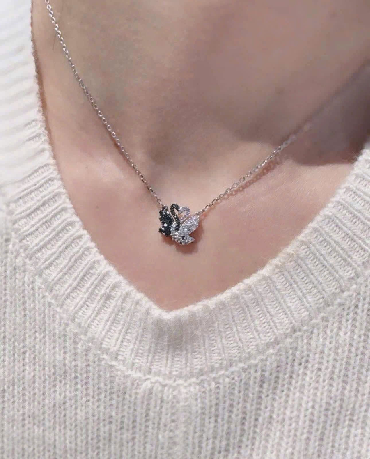  Dây chuyền thiên nga uyên ương Swarovski - Swarovski Swan pendant, Black, Mixed metal finish 5705721 