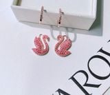  Khuyên tai rơi thiên nga đính pha lê hồng - Swarovski Iconic Swan Drop Earrings, Pink, Rose Gold-Tone Plated 