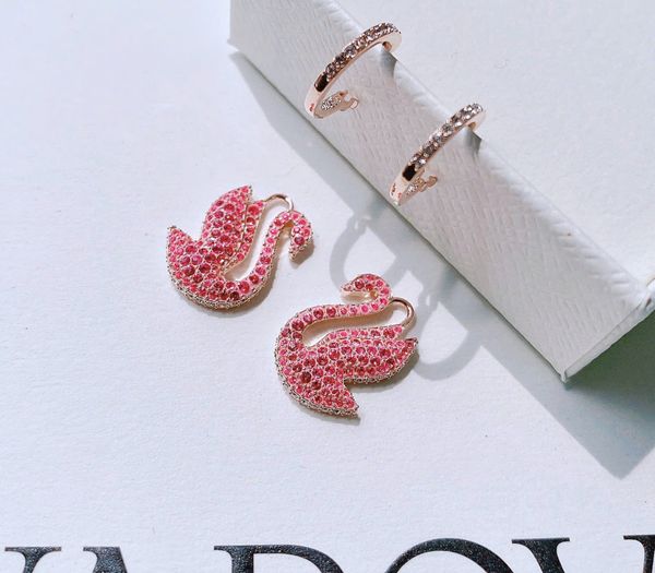  Khuyên tai rơi thiên nga đính pha lê hồng - Swarovski Iconic Swan Drop Earrings, Pink, Rose Gold-Tone Plated 