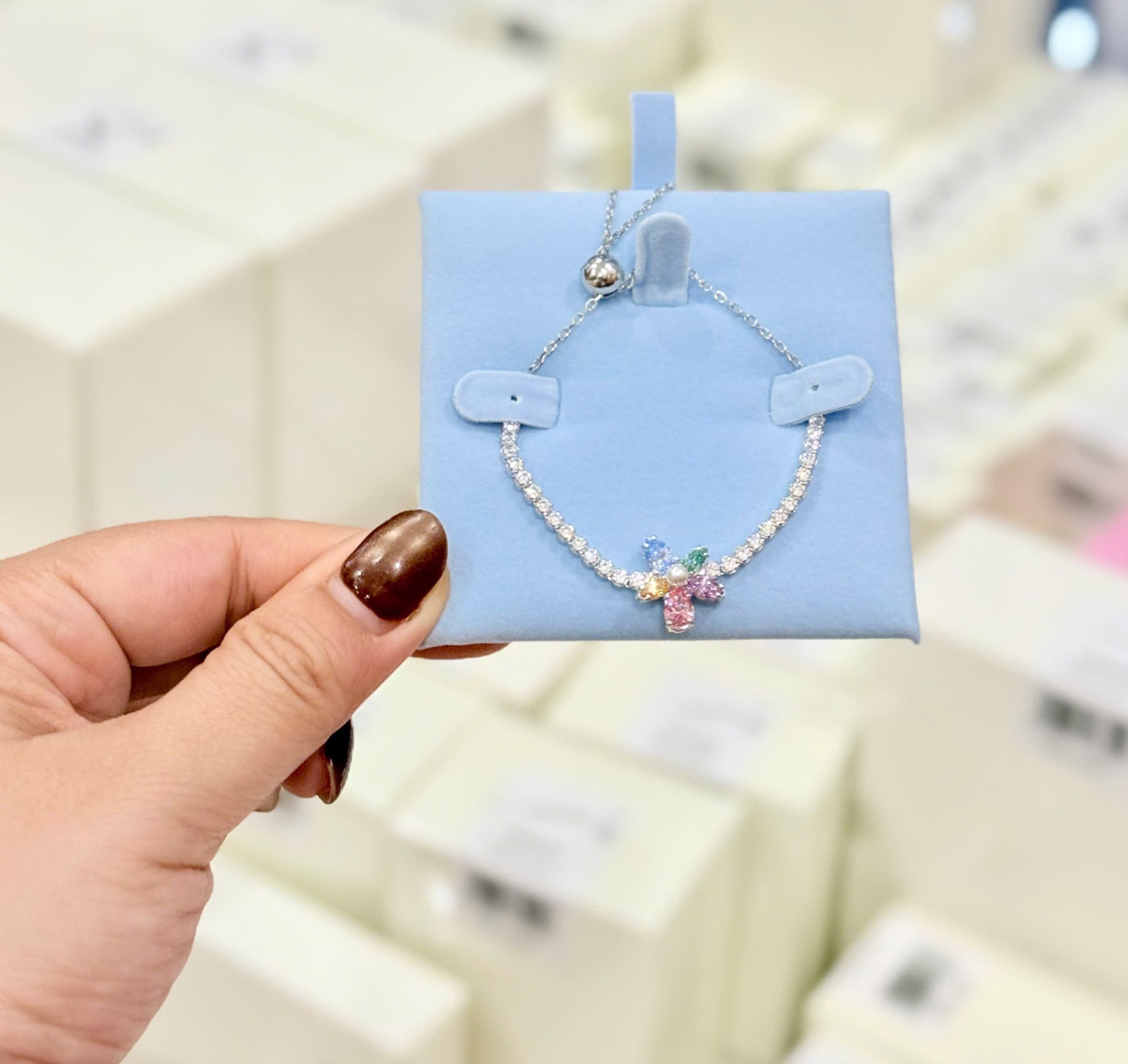  Lắc tay Swarovski Ariana Grande hoa pha lê đa sắc - Ariana Grande x Swarovski bracelet, Mixed cuts, Flower, Multicolored, Rhodium plated 