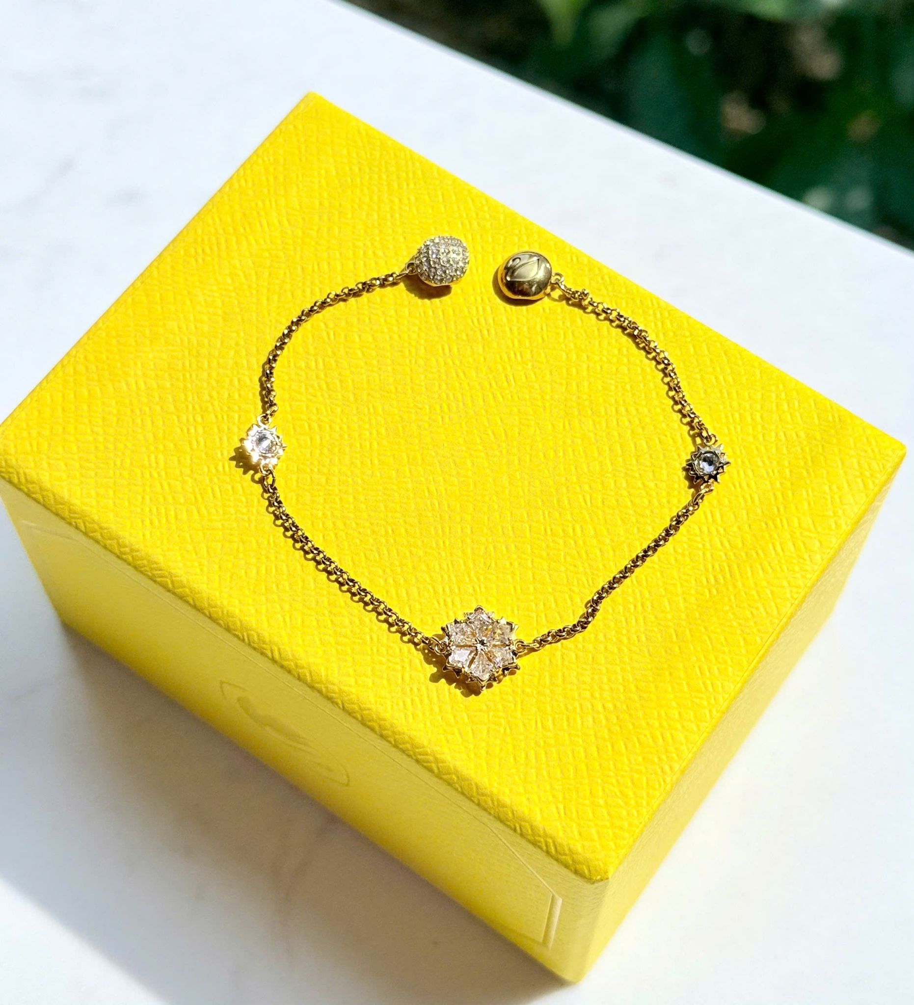  Lắc tay Swarovski hoa tuyết màu gold size M - Swarovski Gold-tone Plated Snowflake Strand Bracelet, Size Medium 