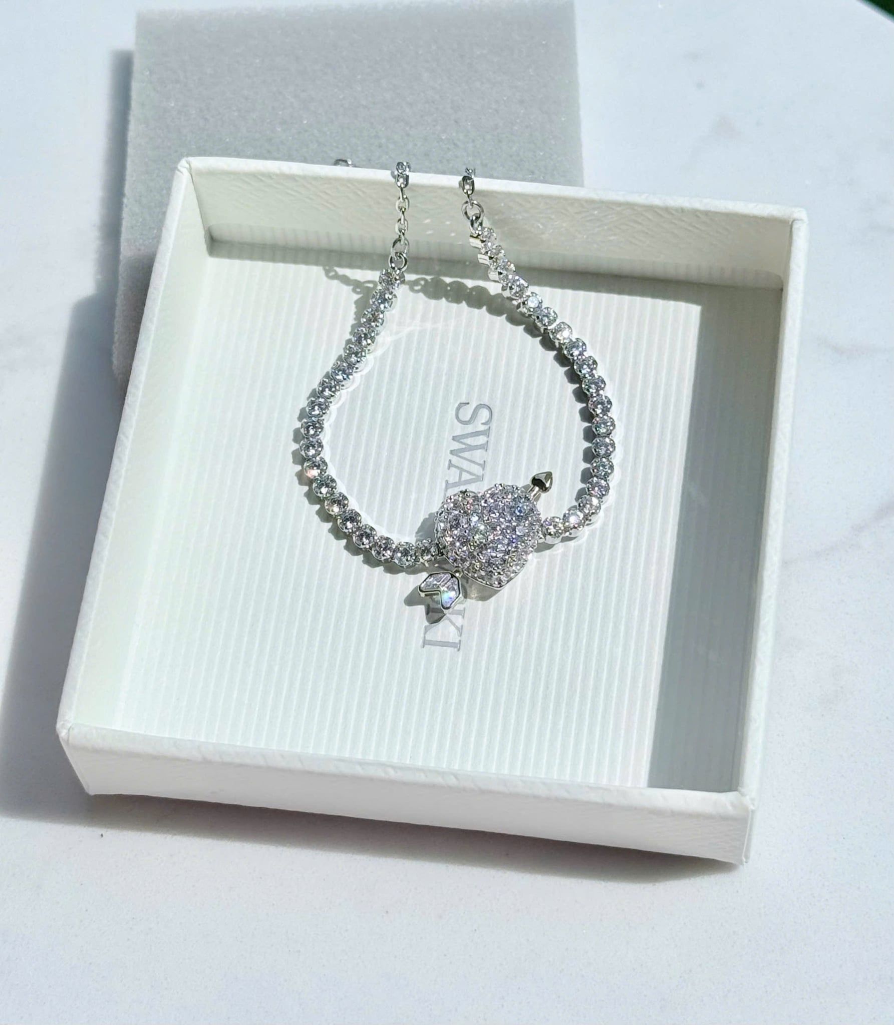  Lắc tay Swarovski Idyllia mũi tên trái tim trắng bạc - Swarovski Idyllia bracelet, Mixed cuts, Heart with arrow, White, Rhodium plated 
