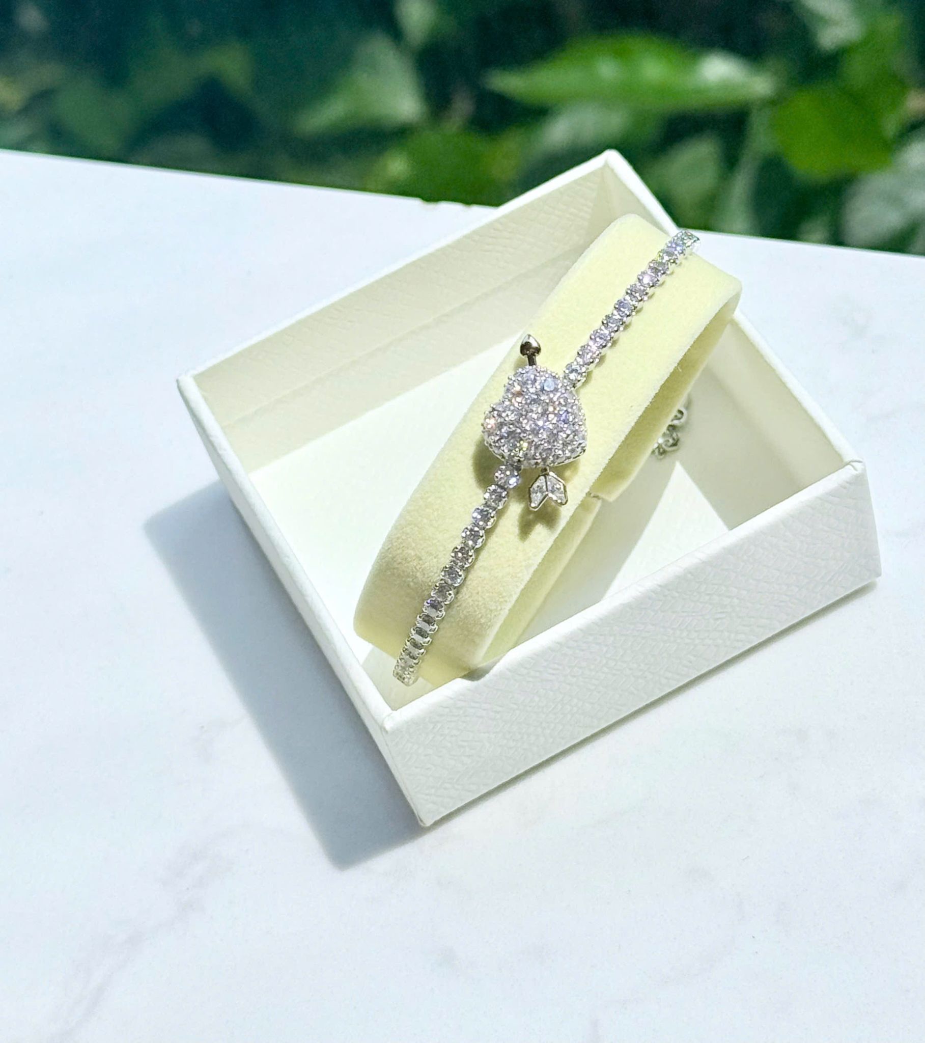  Lắc tay Swarovski Idyllia mũi tên trái tim trắng bạc - Swarovski Idyllia bracelet, Mixed cuts, Heart with arrow, White, Rhodium plated 