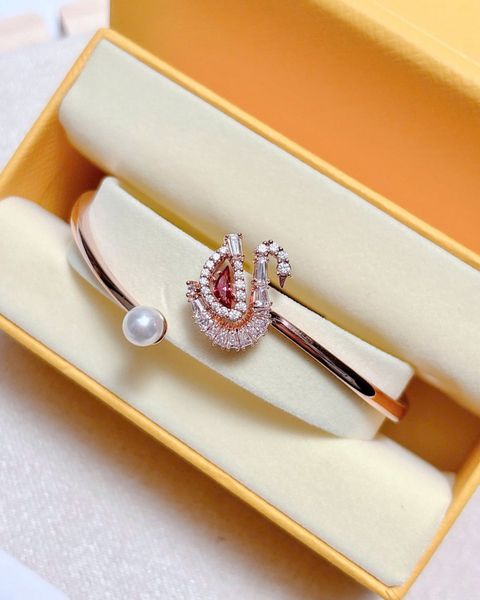  Swan bangle Dancing swan, Red, Rose gold-tone plated 