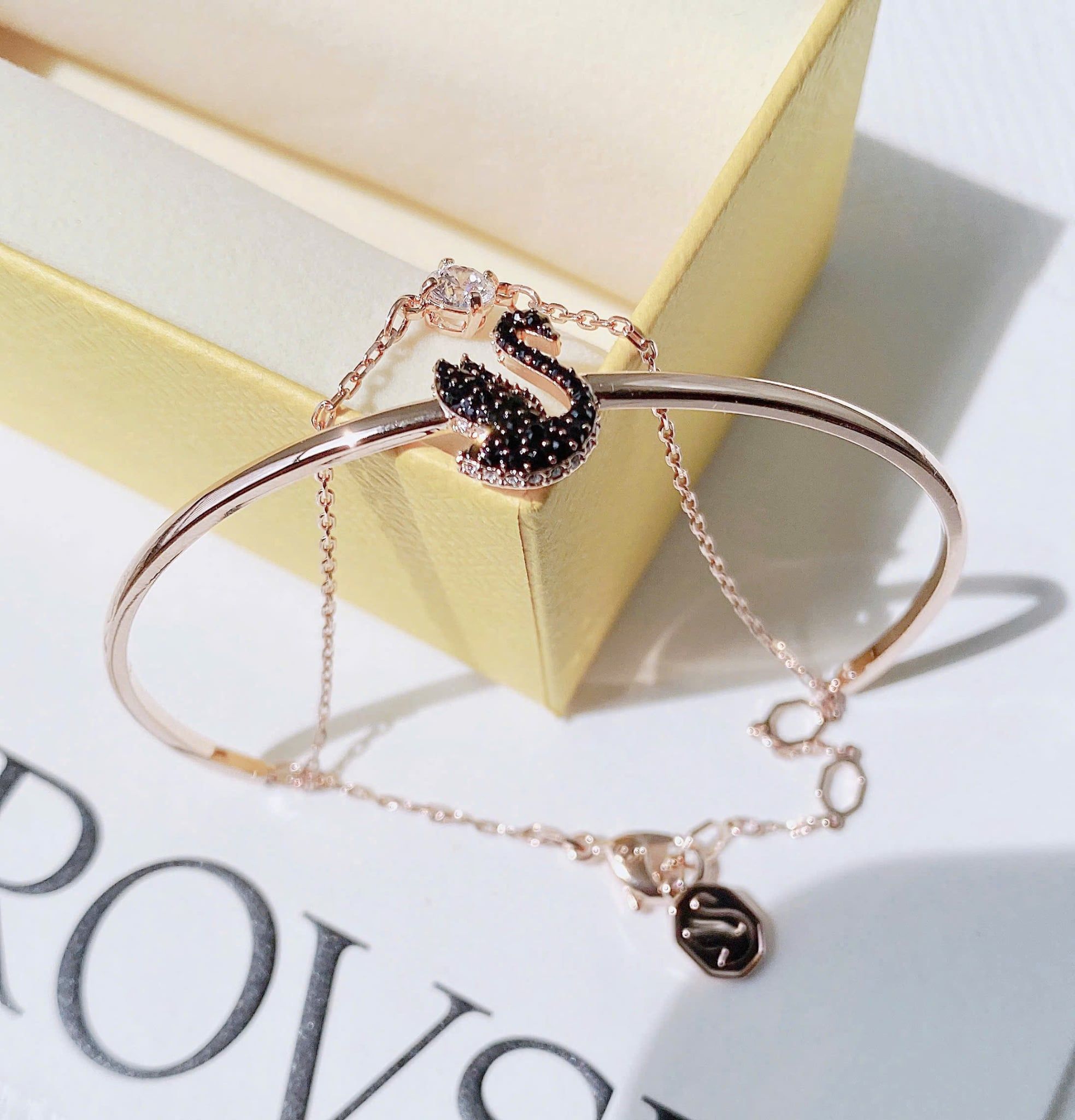  Lắc tay thiên nga đen mạ vàng hồng - Swan bangle Swan, Black, 18K rose gold finish 