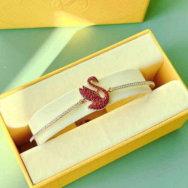  Lắc tay thiên nga pha lê đỏ - Swarovski Bangle Swan, Medium, Red, Gold Tone Plated 