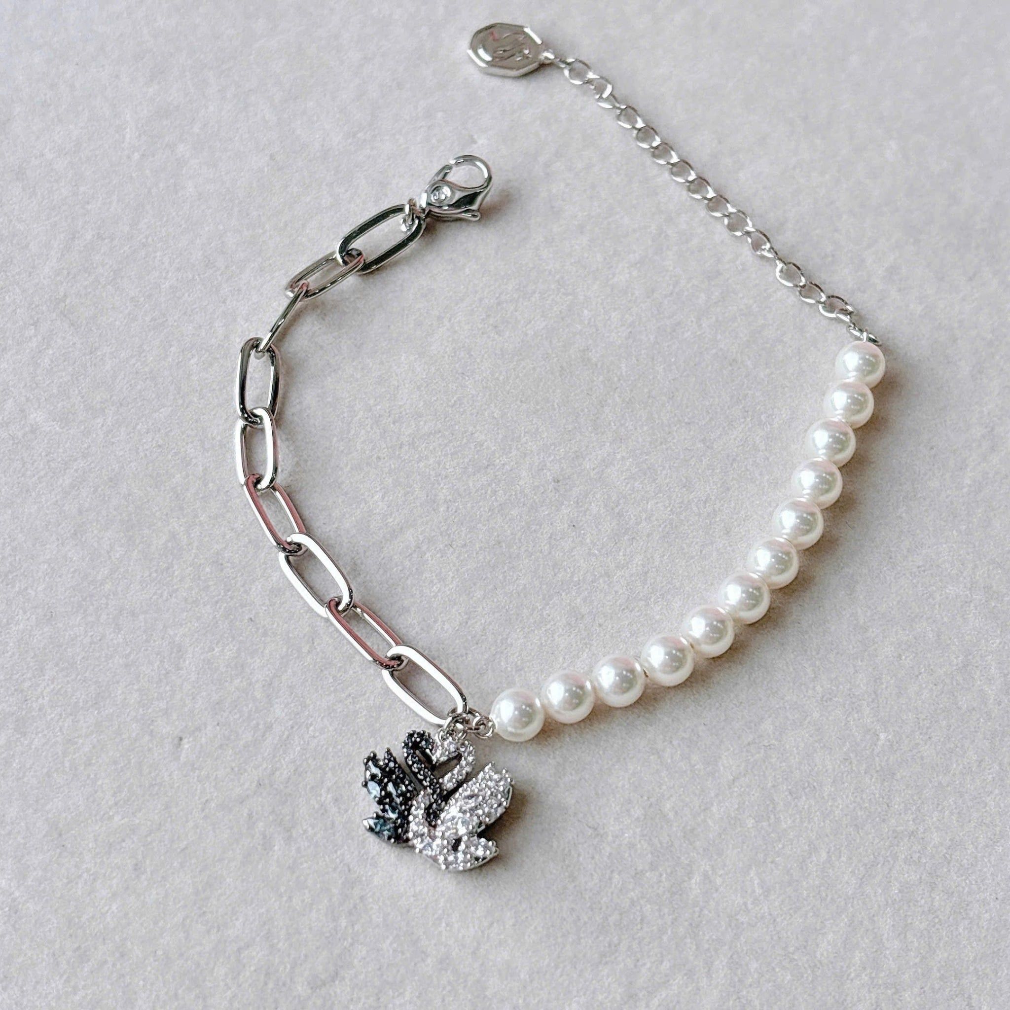  Lắc tay thiên nga ngọc trai uyên ương Swarovski - Swarovski Swan bracelet Crystal pearl, Black, Mixed metal finish 5705720 