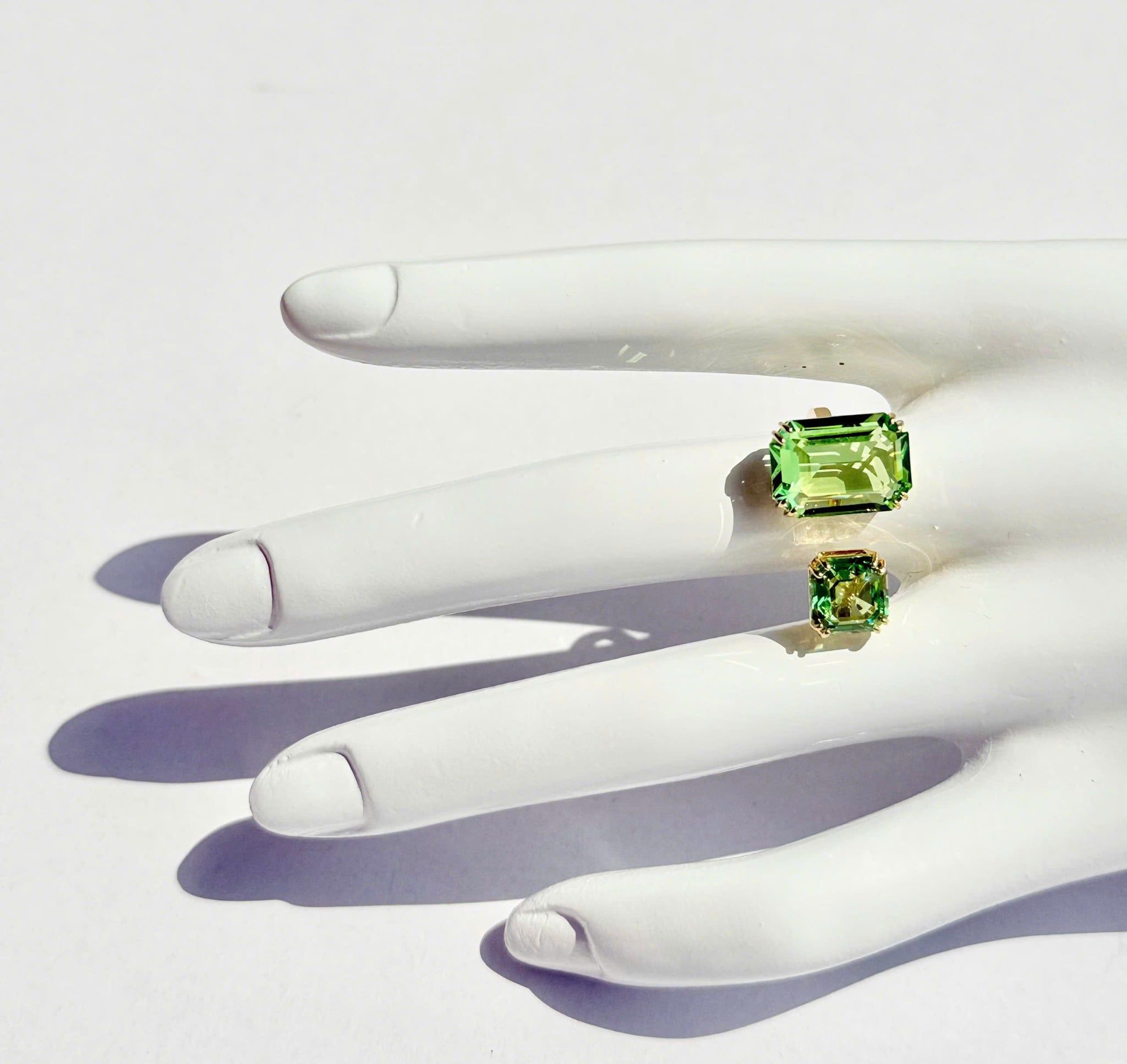  Nhẫn hở Millenia Octagon xanh lá tone vàng - Millenia open ring Octagon cut, Green, Gold-tone plated 
