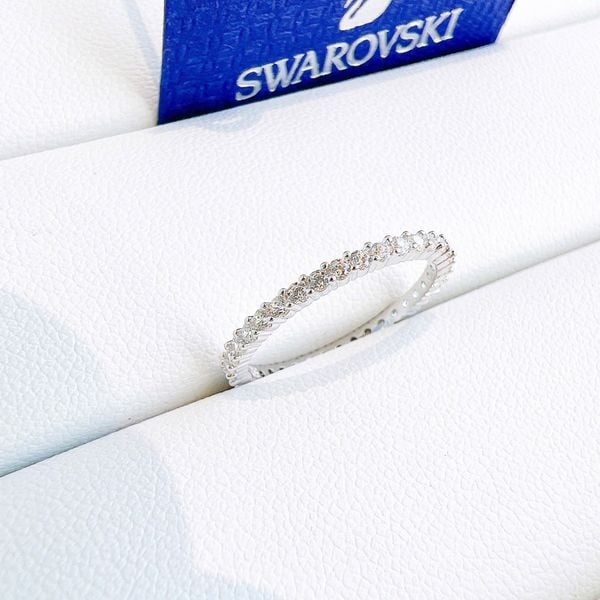  Nhẫn Matrix Vittore giác cắt tròn tone trắng - Matrix Vittore ring Round cut, White, Silver-tone finish 