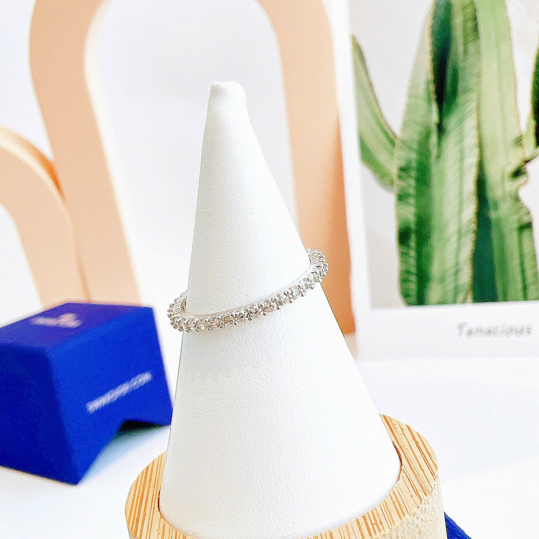  Nhẫn Matrix Vittore giác cắt tròn tone trắng - Matrix Vittore ring Round cut, White, Silver-tone finish 