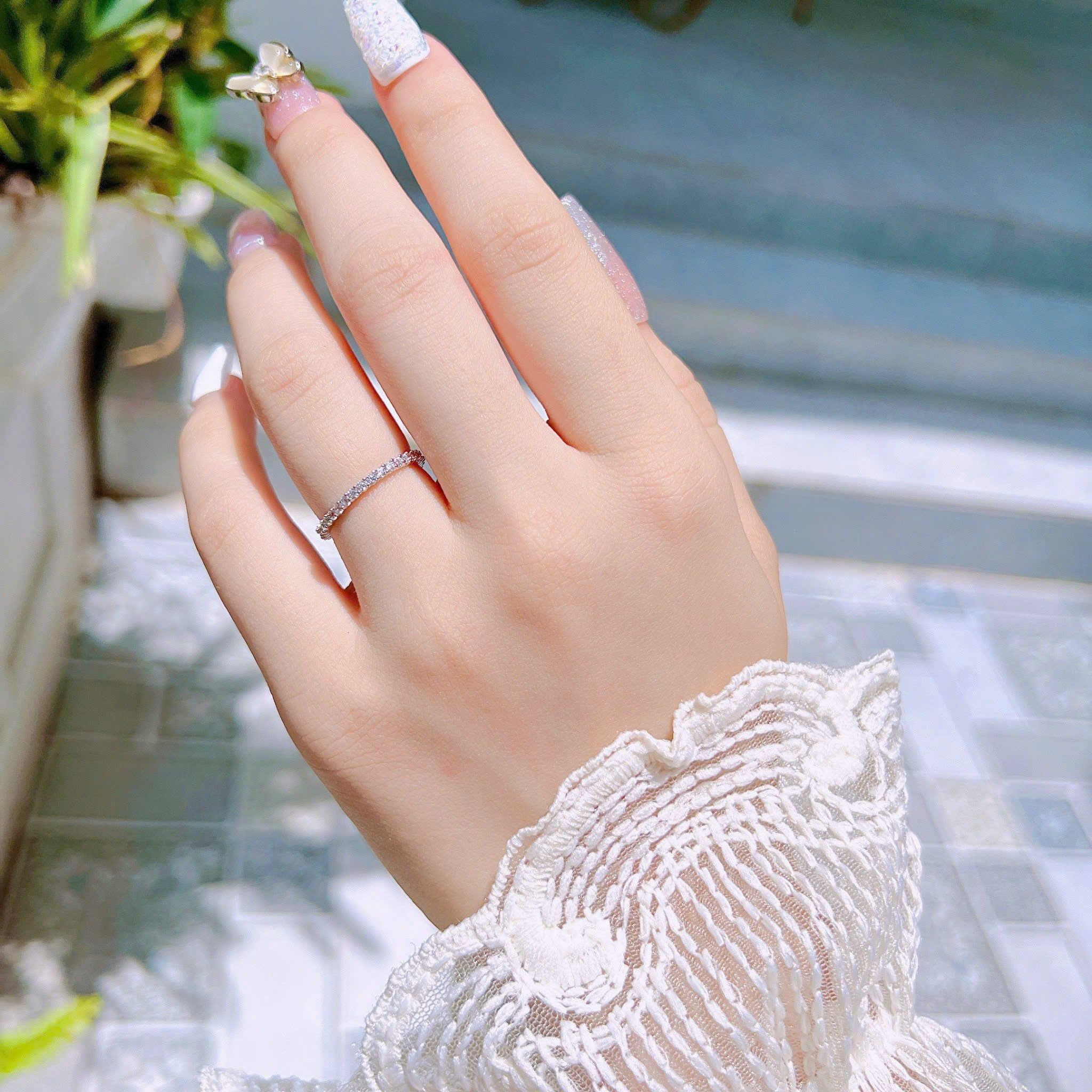  Nhẫn Matrix Vittore giác cắt tròn tone trắng - Matrix Vittore ring Round cut, White, Silver-tone finish 