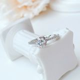  Nhẫn cocktail Stilla tone trắng đính pha lê kiểu - Stilla cocktail ring Round cut, Pavé, White, Silver-tone finish 