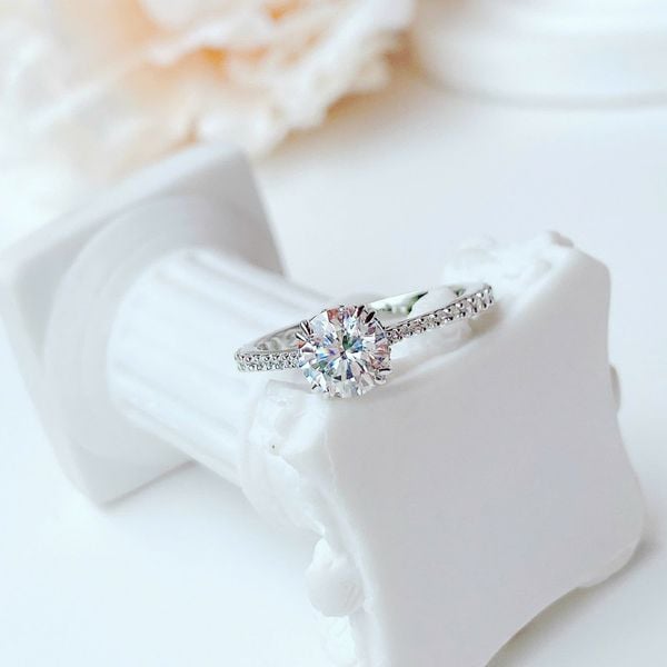 Nhẫn cocktail Stilla tone trắng đính pha lê kiểu - Stilla cocktail ring Round cut, Pavé, White, Silver-tone finish 