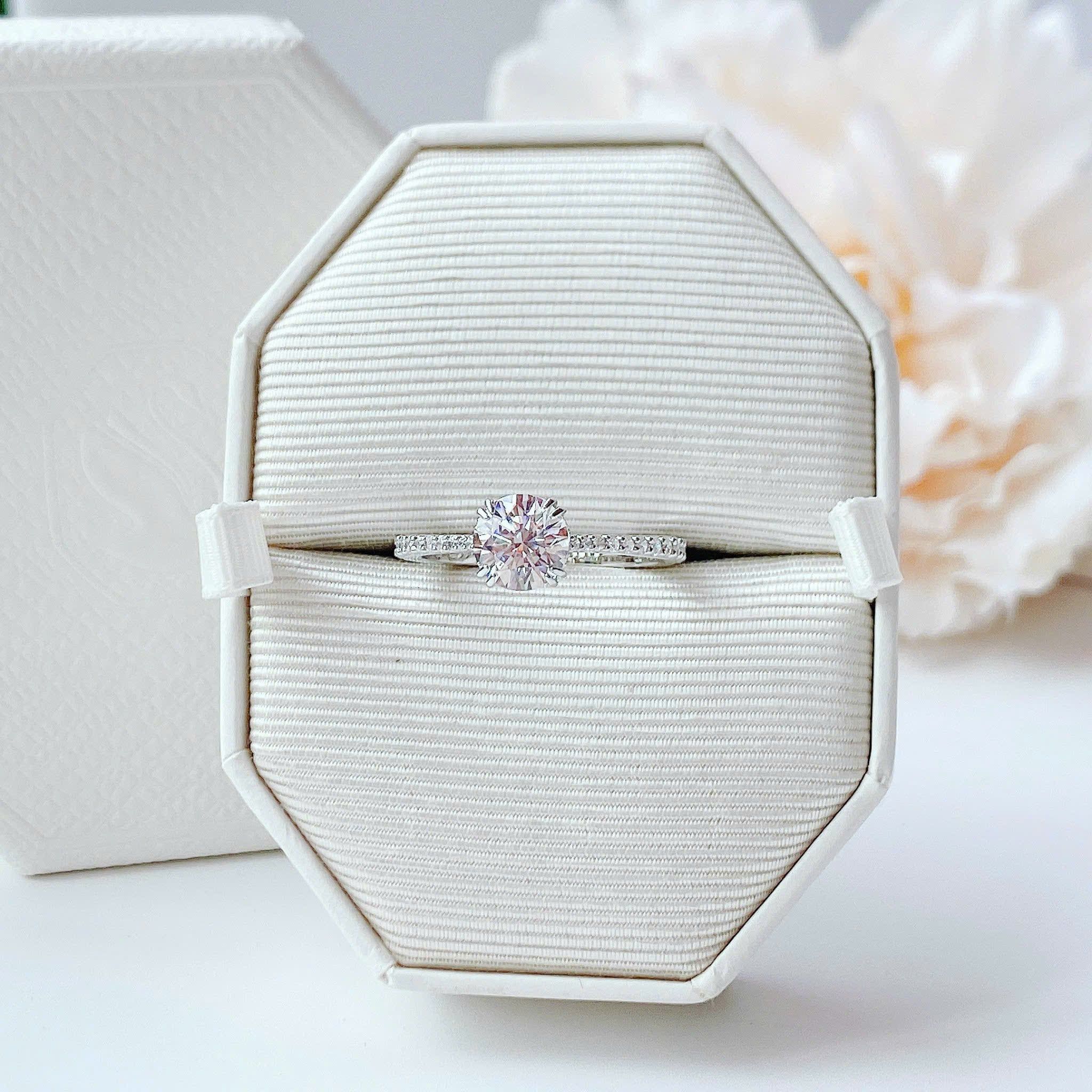  Nhẫn cocktail Stilla tone trắng đính pha lê kiểu - Stilla cocktail ring Round cut, Pavé, White, Silver-tone finish 
