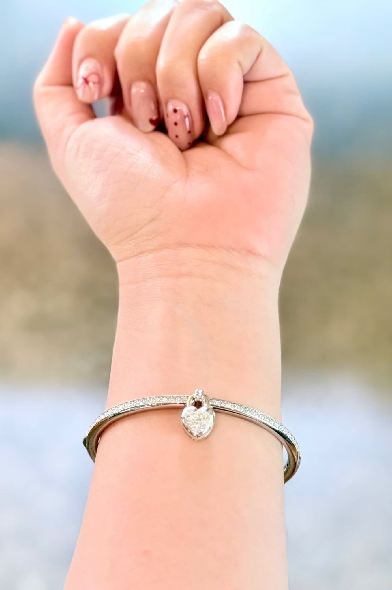  Vòng tay cứng Swarovski Idyllia đính khoá trái tim 2 mặt - Swarovski Idyllia bangle, Mixed cuts, Heart, Pink, Mixed metal finish 