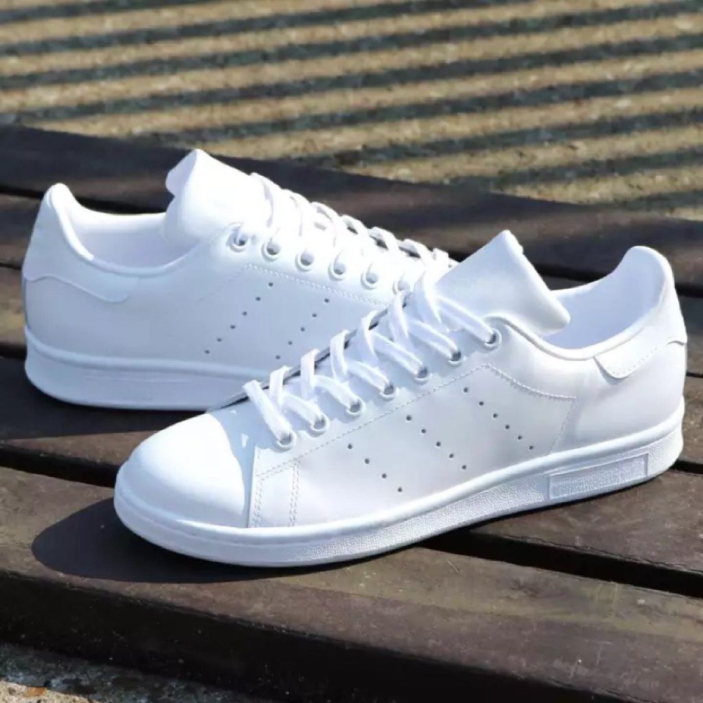 Giày Sneaker Canvas Classic Trắng, mang thiết kế tối giản, dễ phối đồ và phù hợp nhiều phong cách