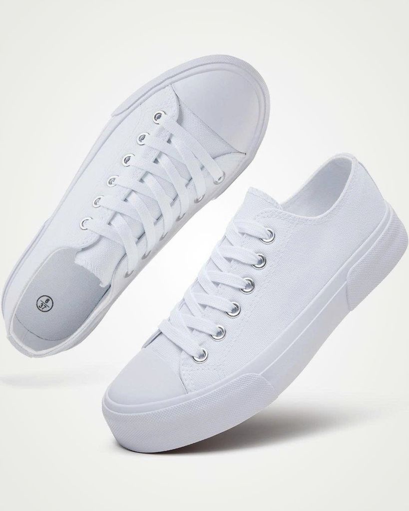 Giày Sneaker Canvas Classic Trắng, mang thiết kế tối giản, dễ phối đồ và phù hợp nhiều phong cách