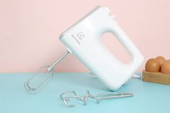Máy đánh trứng Electrolux EHM3407