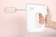 Máy đánh trứng Electrolux EHM3407