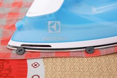 Bàn ủi hơi nước Electrolux ESI4017 1600W