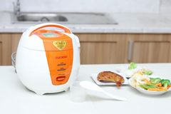 Nồi cơm điện nắp gài Cuckoo 1 lít CR-0661/ORVNCV