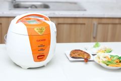 Nồi cơm điện nắp gài Cuckoo 1 lít CR-0661/ORVNCV