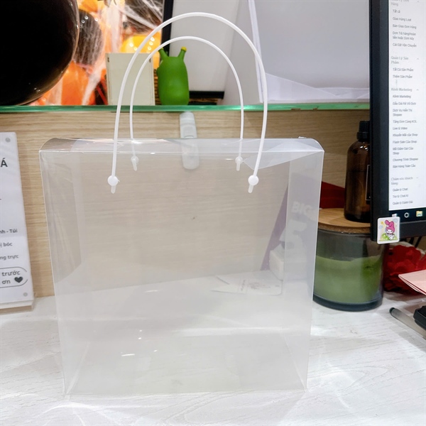  Hộp quà Mica trong quai xách trắng size 20*20*10 cm 